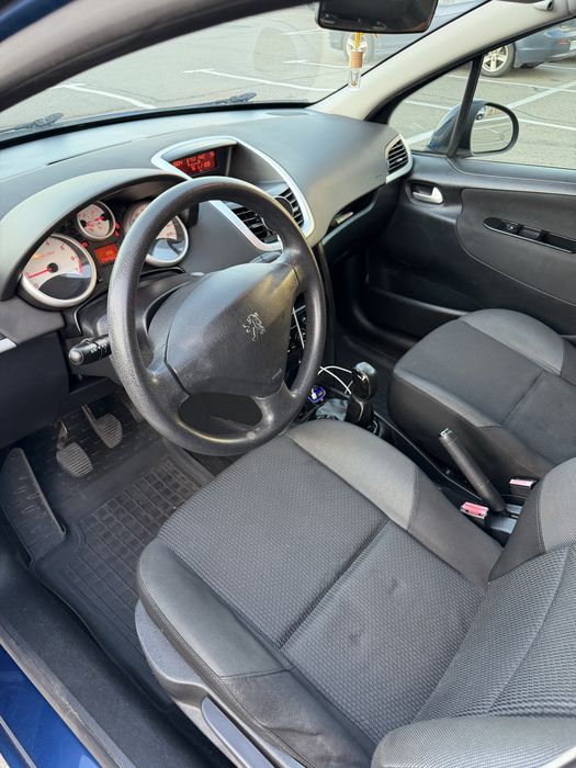 Peujeot 207 2010 рік