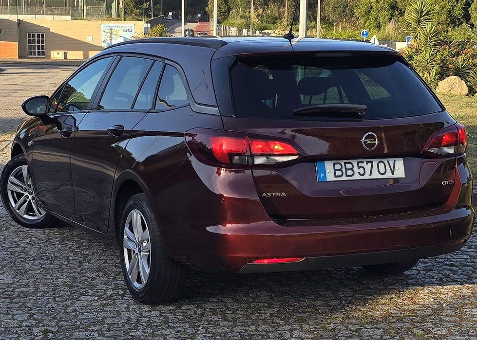 Opel Astra Sports Tourer 1.6 CDTI "2018" (5650€) 260.323km (Distribuição e bi-massa mudado aos 220.000km) COMPLETAMENTE NOVA!!