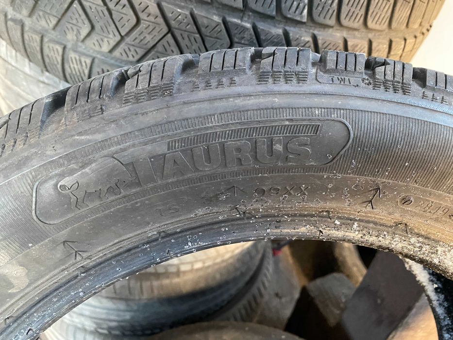 215/55R17 Pojedyncza używana opona zimowa Taurus