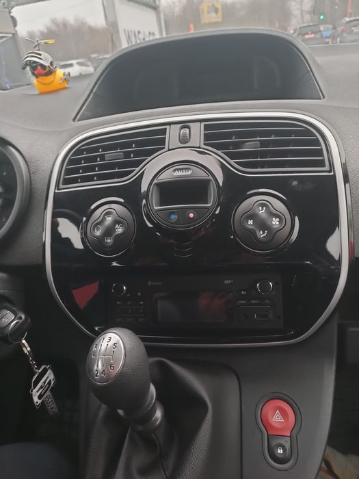 Продам своє авто Renault Kangoo 2015 року оригінальний пасажир 7 місць