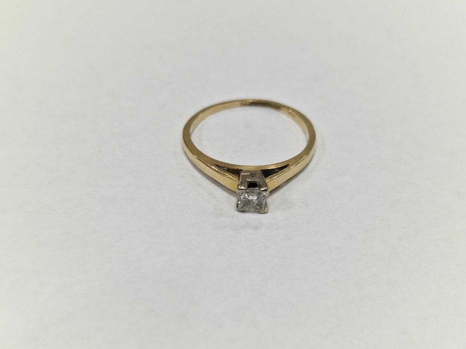 Złoty pierścionek/ 585/ 2.02 gram/ R17/ DIA 0.20 CT princessa