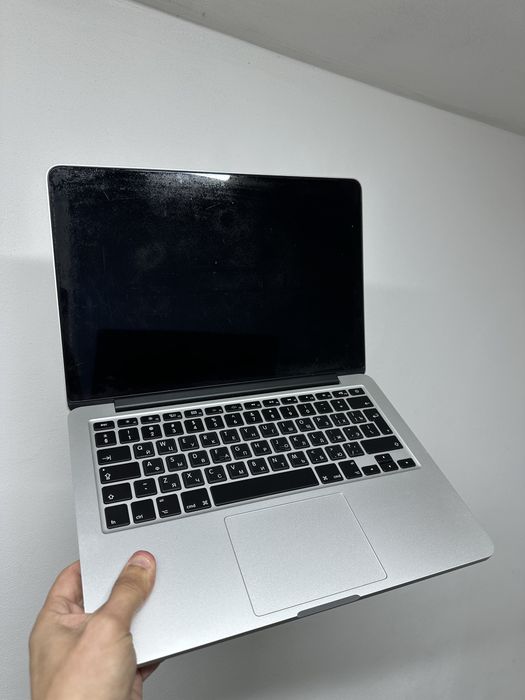 Продам Macbook Pro 13” 2015p I5/8/128