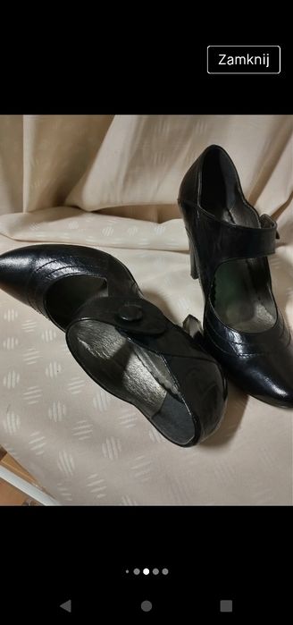 Eleganckie stylowe lakierowane półbuty na obcasie.