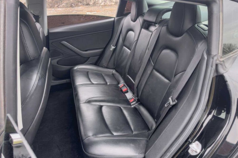 Tesla Model 3      2023