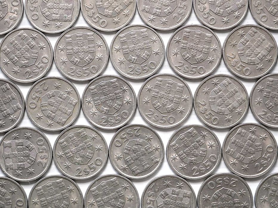 Lote de 100 Moedas 2 Escudos e 50 Centavos 1984