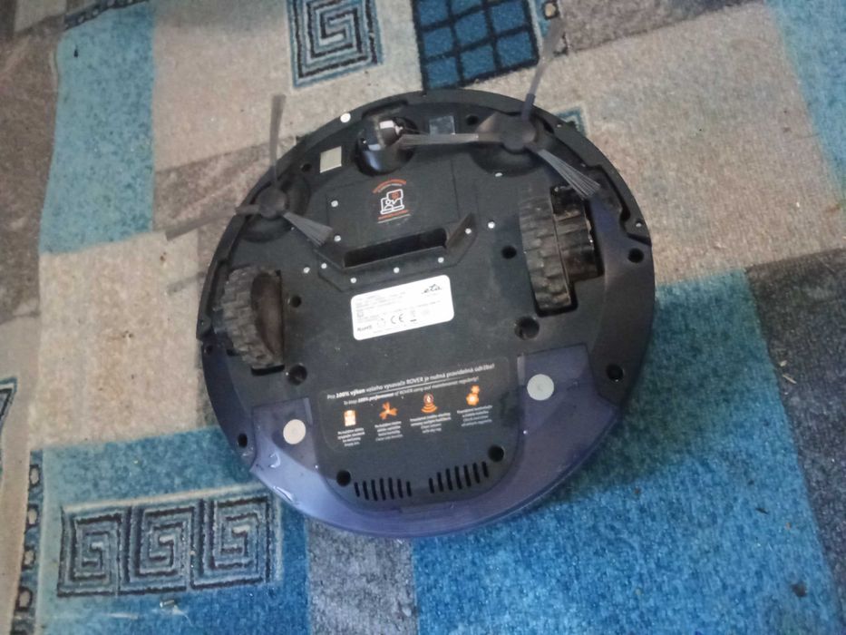 Продаю робот-пылесос ETA моющий Чехия новый