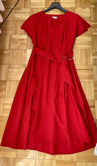 Elegancka czerwona kopertowa sukienka Sander XL na wesele komunię