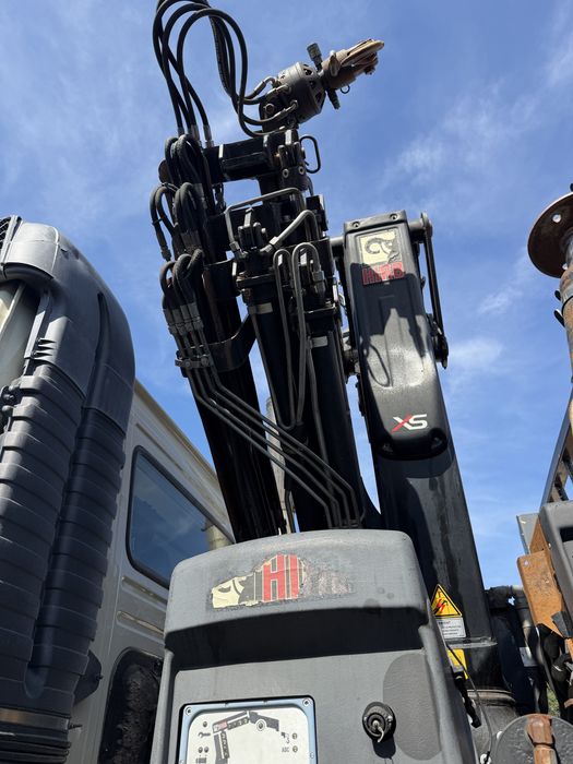 Volvo FMX 330 com bascúla e grua