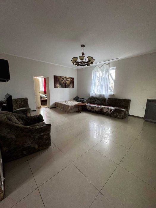 Гарний просторий будинок у передмісті Одеси