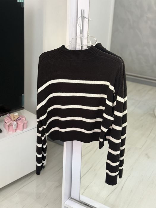 Krótki sweter z półgolfem w paski S
