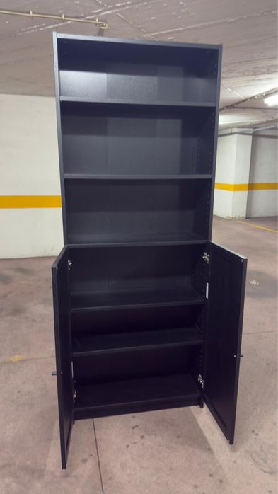 Armário-estante com portas