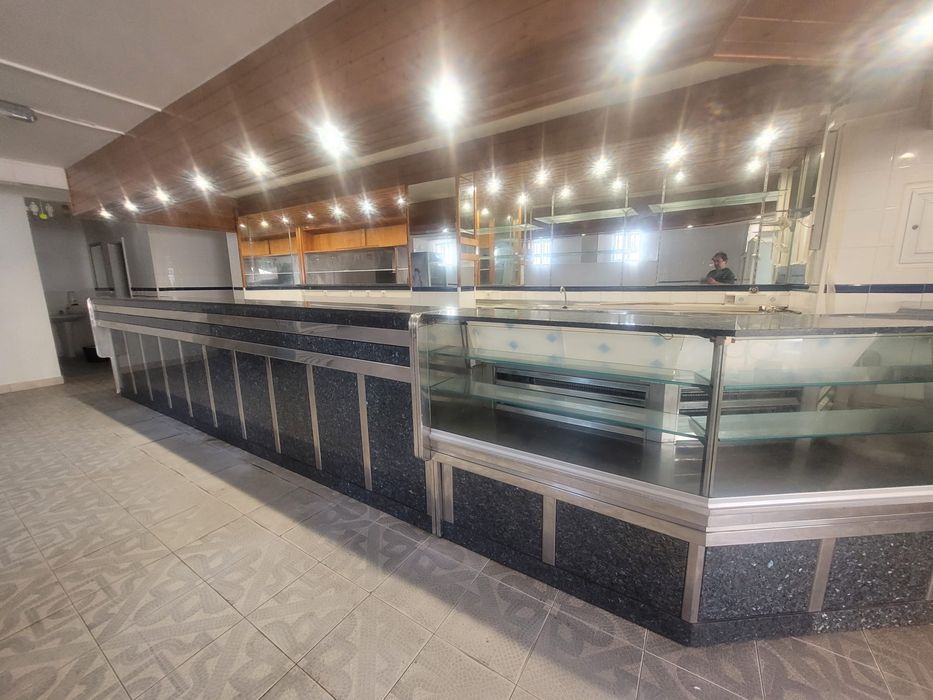 Lote de equipamentos completo para restaurante ou café