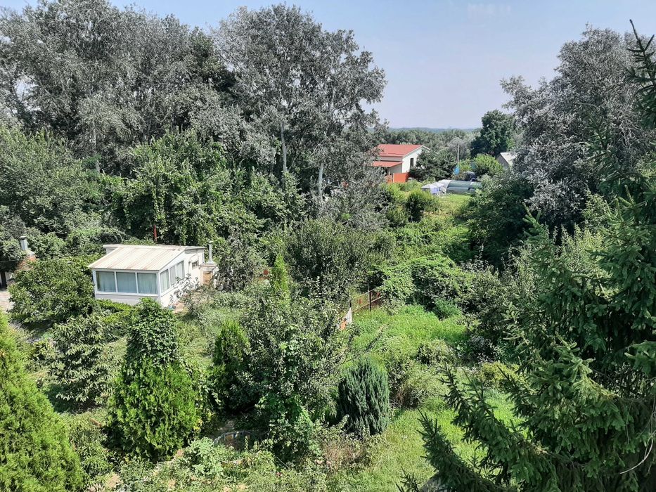 Сдам 2-3й этажи в доме в Соловьиной роще возле воды. Без мебели