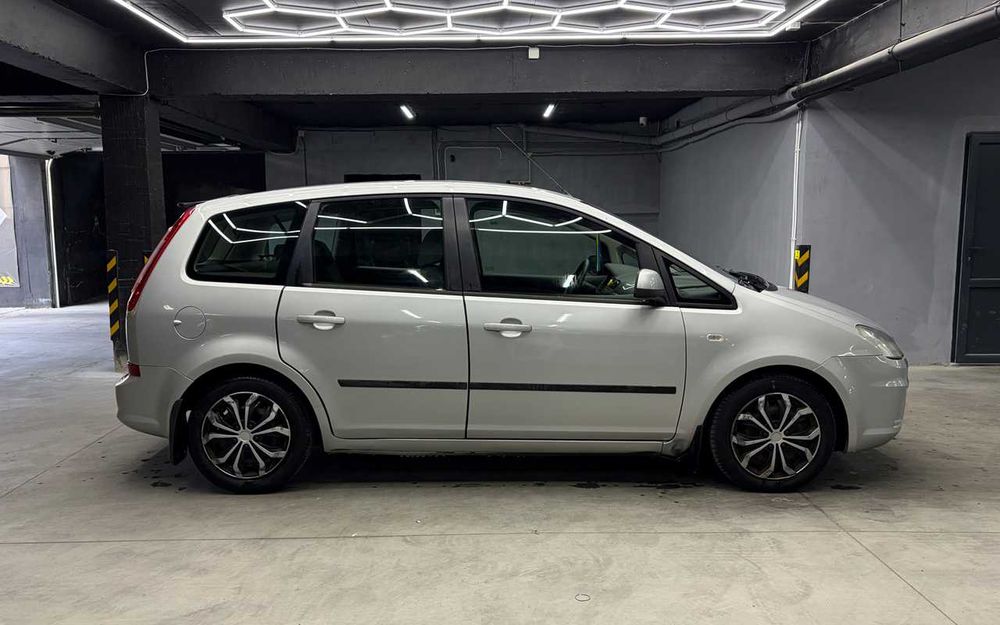 Ford C-Max 2010 року