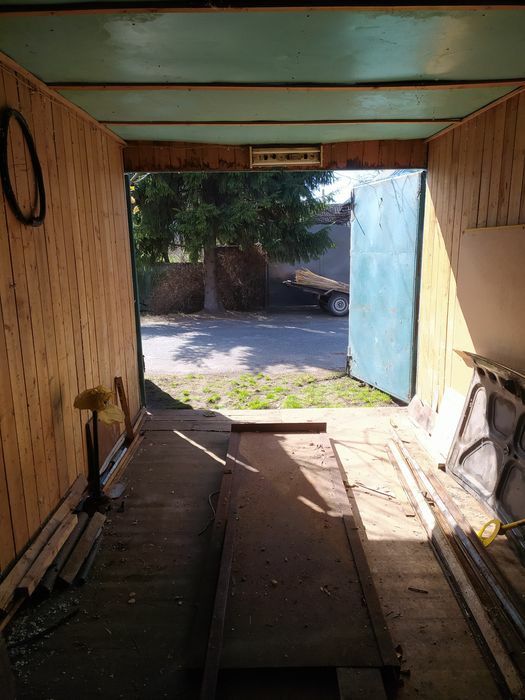 Гараж , вагон , контейнер , битовка, підсобне приміщення