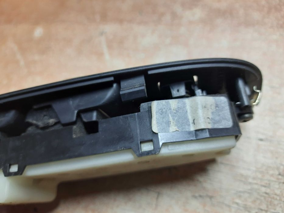 Водійський блок управління склопідйомниками Тойота Авенсіс т25