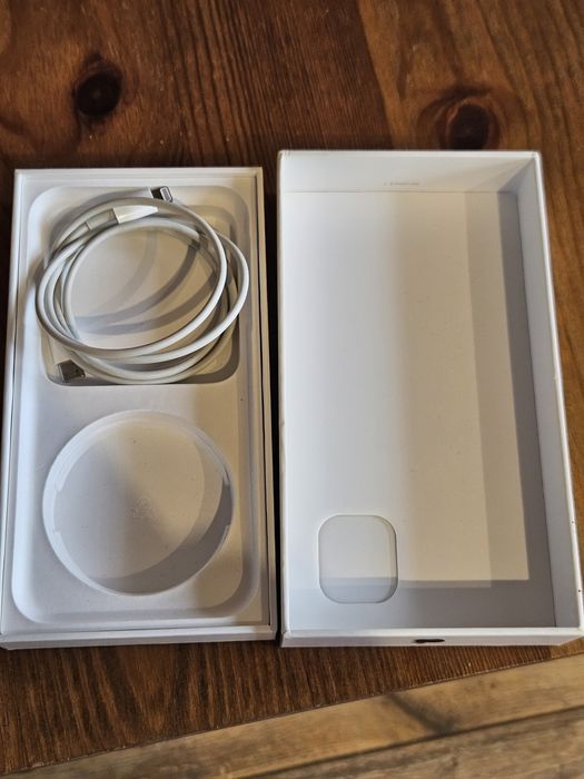 iPhone 11, 97% baterii