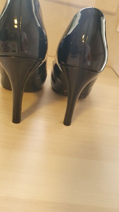 Sapatos de salto alto para senhora