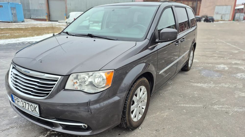 Chrysler Town & Country 7 osobowy minivan, ogromna przestrzeń ładunkowa, benzyna z LPG