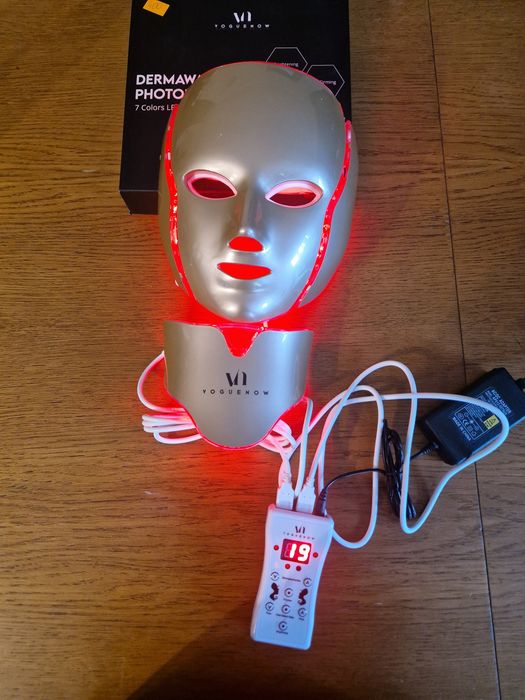 Maska z diodami LED