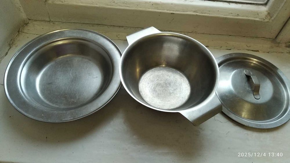 Эмалированная тарелка-2шт. Нержавейка и крышка-2шт.