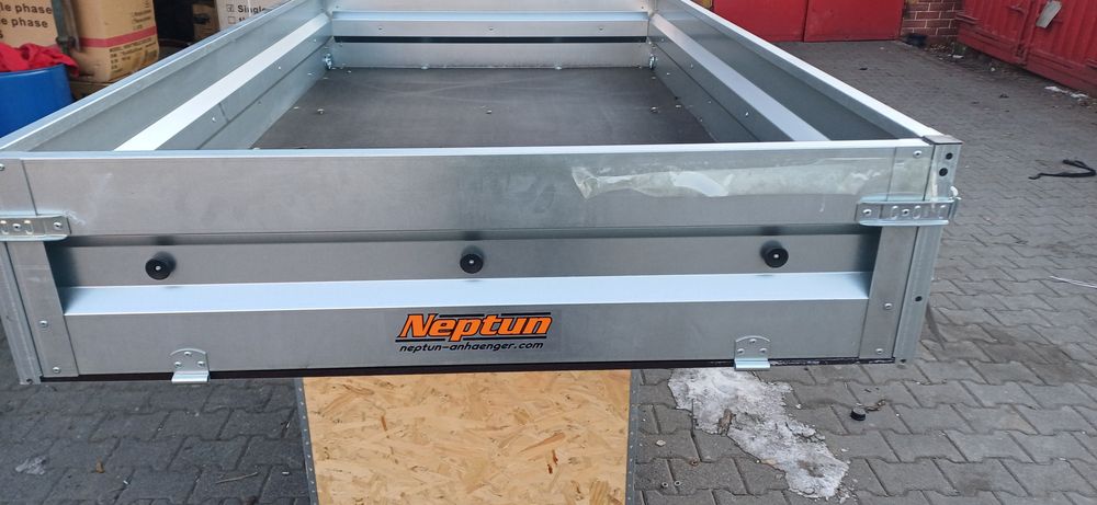 Burty z podłoga neptun