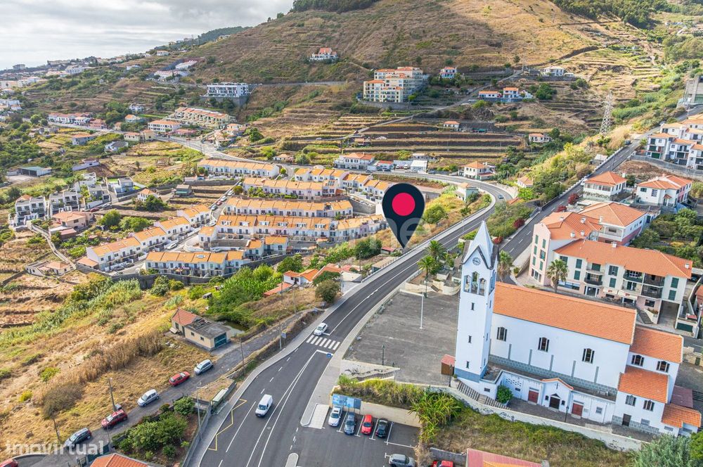 Moradia para Recuperar com 1.768 m² de Terreno – Assomada