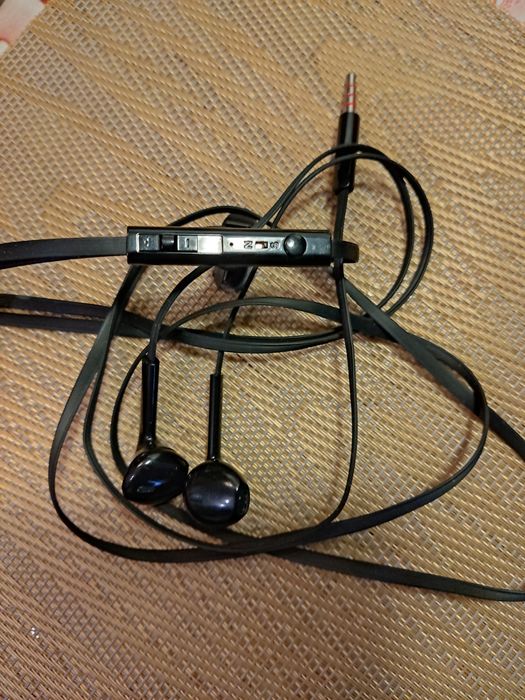 Наушники -гарнитура для телефона 3.5 мм.