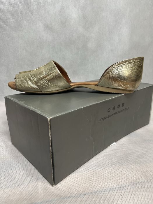 Złote sandały z zapiętkiem Venezia