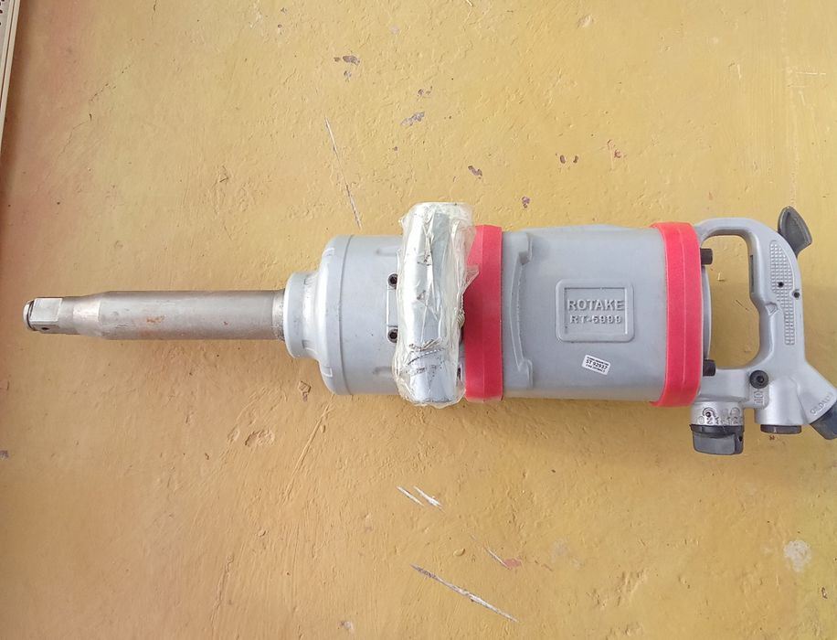 Продам мощный пневмо гайковёрт для обслуживания грузовых машин