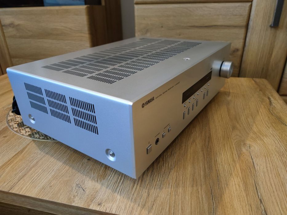 Yamaha R-S202D   amplituner