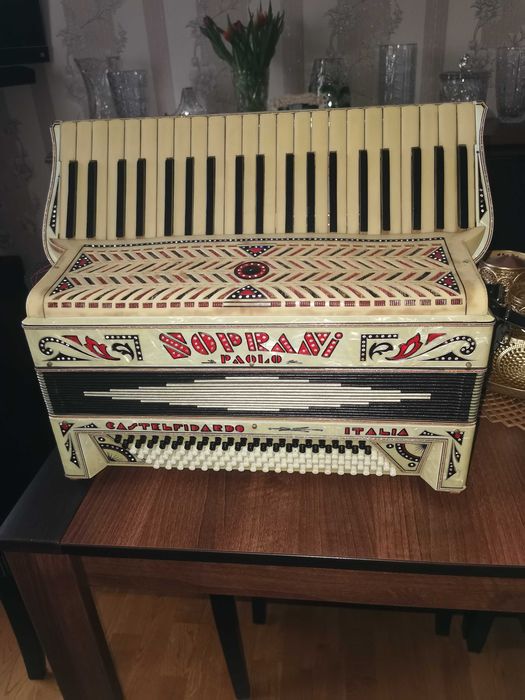 Akordeon Paolo Soprani 120 3/5 Ch  Sprzedam lub zamienię.