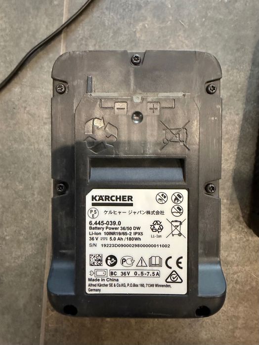 Zestaw Kärcher: szybka ładowarka + bateria 36 V / 5.0 AH. Cena nowego 1299 zł