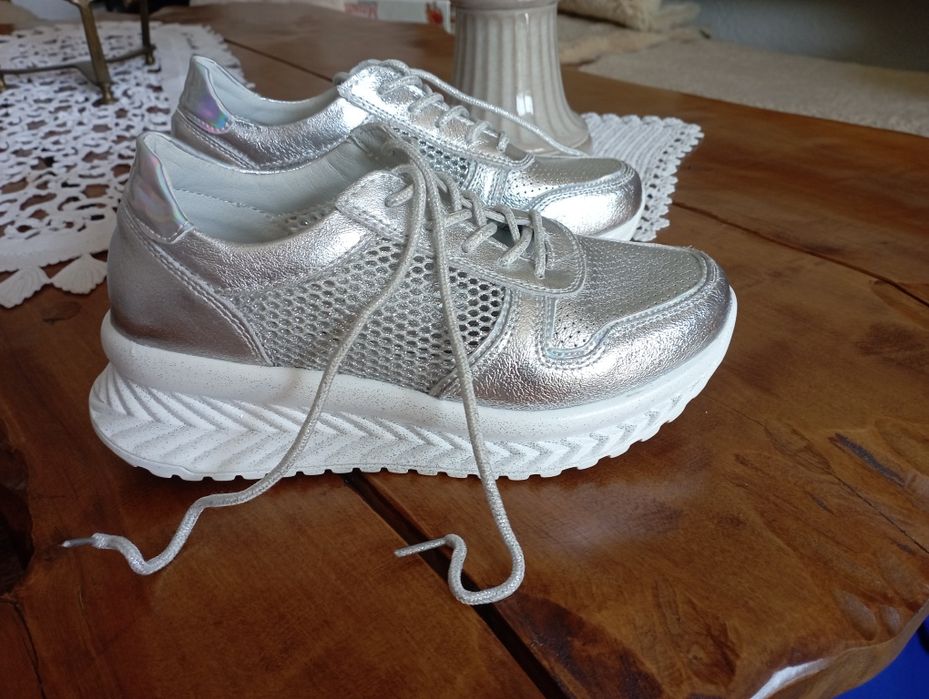 Adidasy Sneakersy skórzane ażurowe