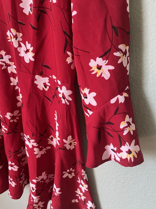 Шифоновое летнее платье красного цвета, размер 42, можно и меньше