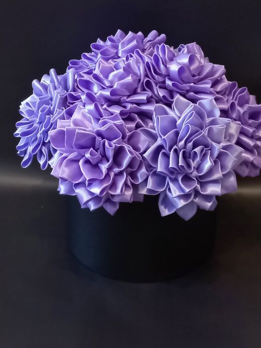 Квіти з атласної стрічки.