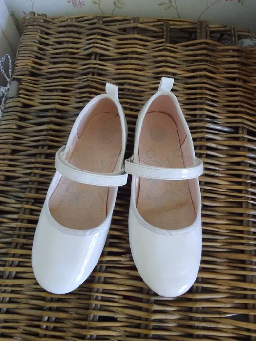 Piękne balerinki białe  Smyk komunia rozm 32 33