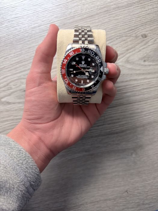 Rolex preto e vermelho