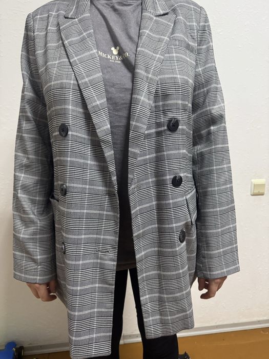 Пиджак в клетку новый