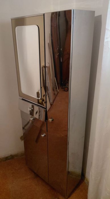 Móvel em inox para arrumos
