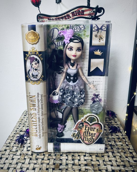 Ever After High Duchess Swan Signature Basic 2014 NIB