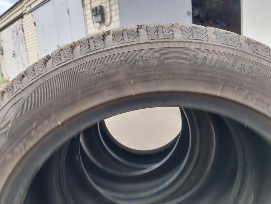 Продам зимние шины Toyo Observe GSI-5 215/55 R18" W+S   4 штуки