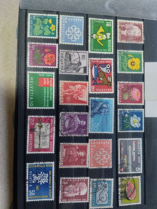 Mais de 100 selos da Suíça