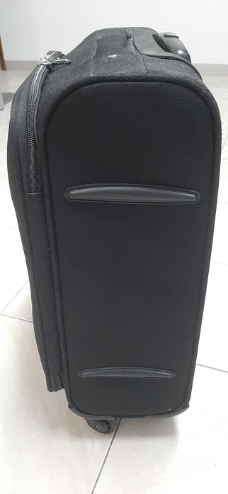 Trólei de viagem com 4 rodas, 2 pegas fixas e 1 pega extensível