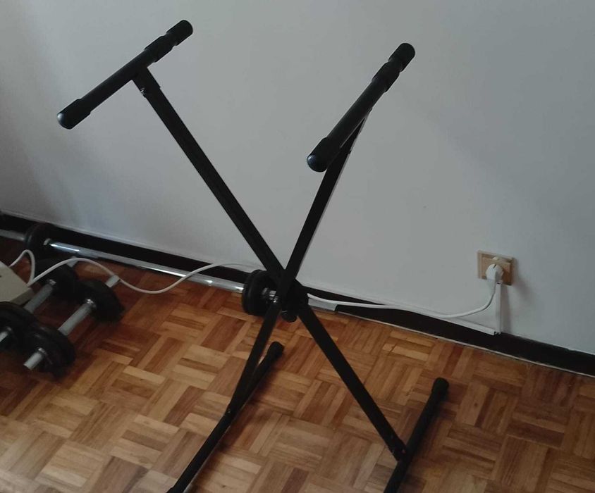 Teclado MIDI - 61 teclas c/ suporte