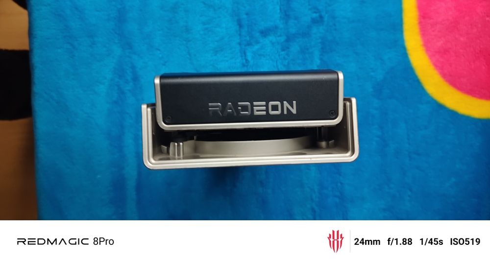 Placa de video XFX Rx 6700 XT triplo fan.