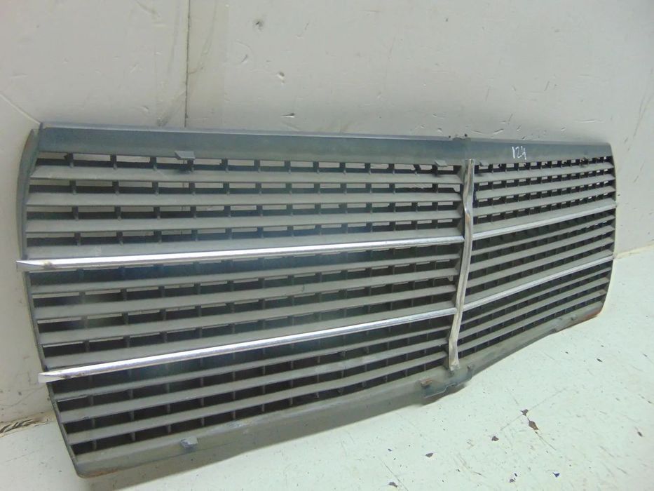 Mercedes W124 Grelha interior " nova de stock antigo