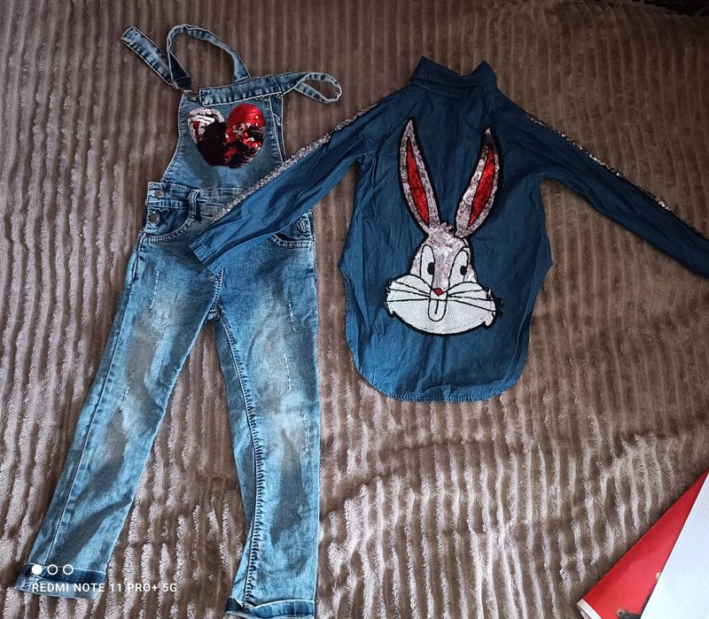 Джинсовой комбінезон і джинсова рубашка