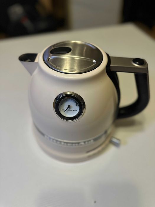 Czajnik KitchenAid Artisan 1.5 L kremowy