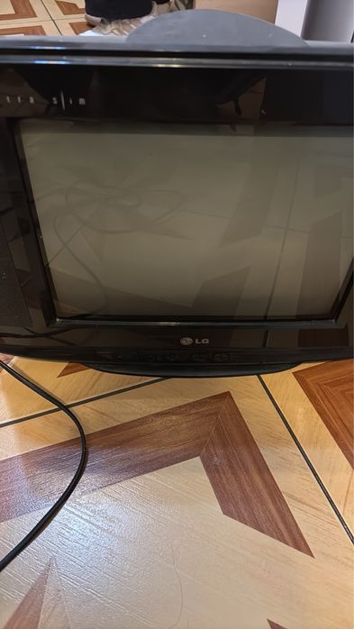 Телевізор  LG працюючий в доглянутому